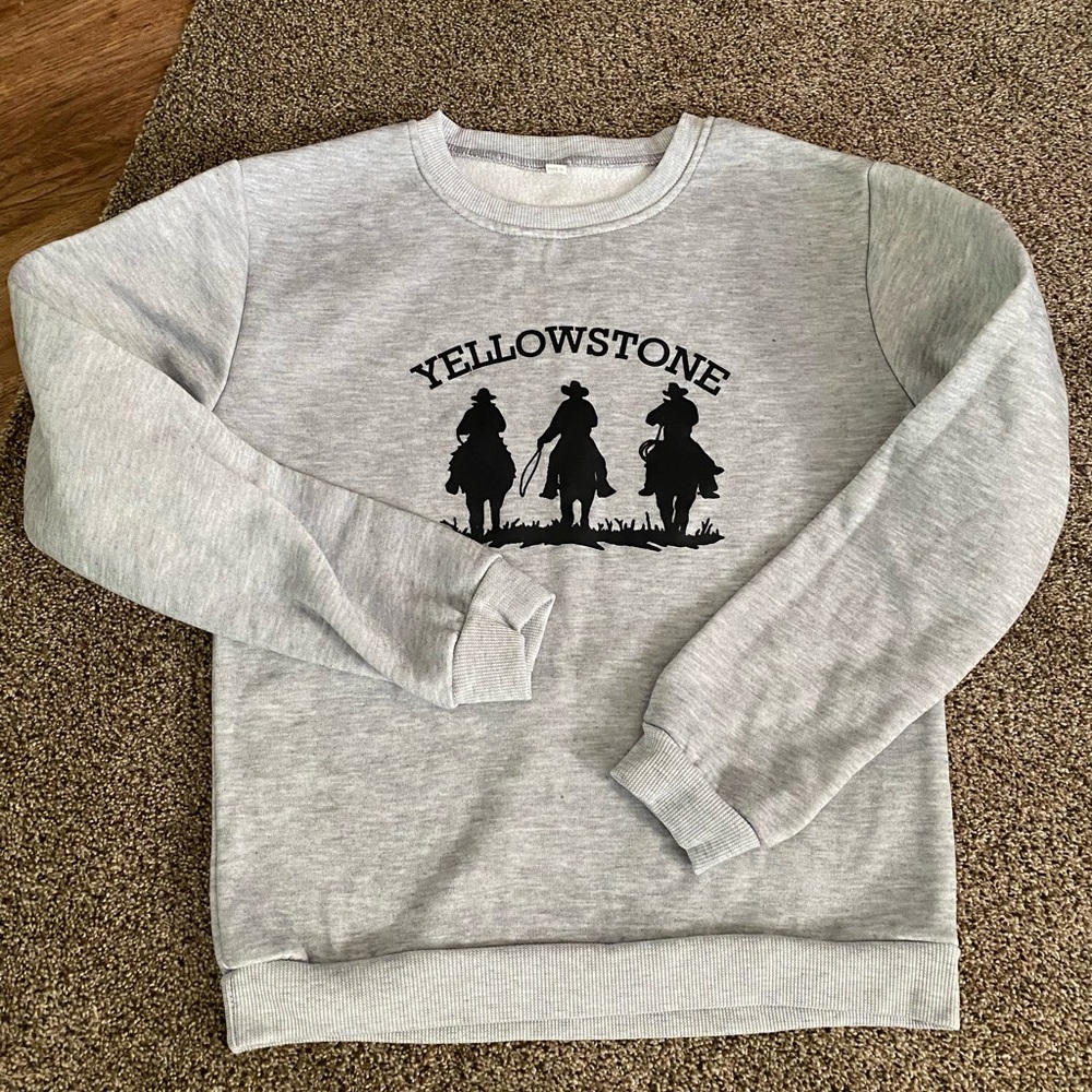 Women’s Size Medium Crewneck Yellowstone Pullover